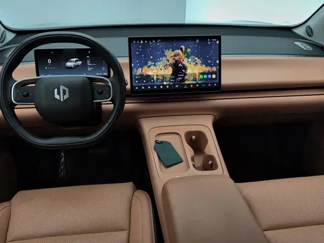 Leapmotor C10 — Фото автомобиля 12
