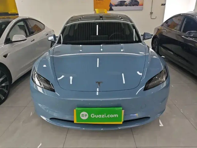 Tesla Model 3 — Фото автомобиля 2
