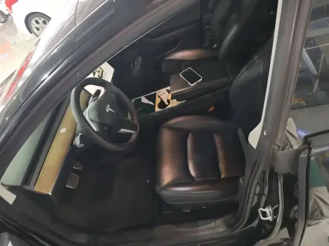 Tesla Model 3 — Фото автомобиля 14