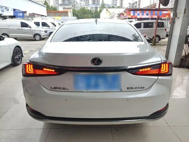 Lexus ES — Фото автомобиля 5