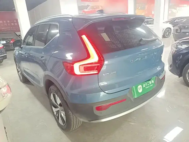 Volvo XC40 — Фото автомобиля 4