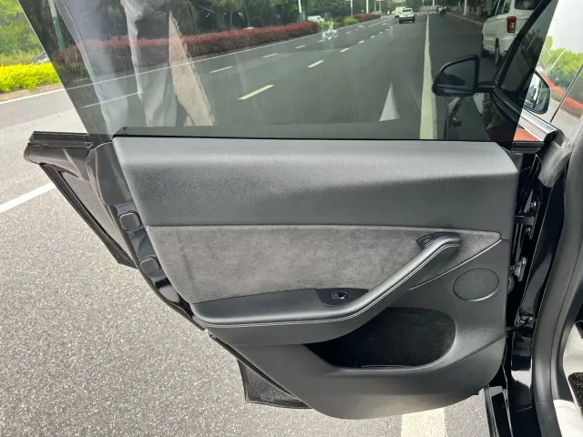 Tesla Model Y — Фото автомобиля 12