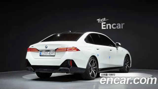 Фотография автомобиля — BMW 5-Series