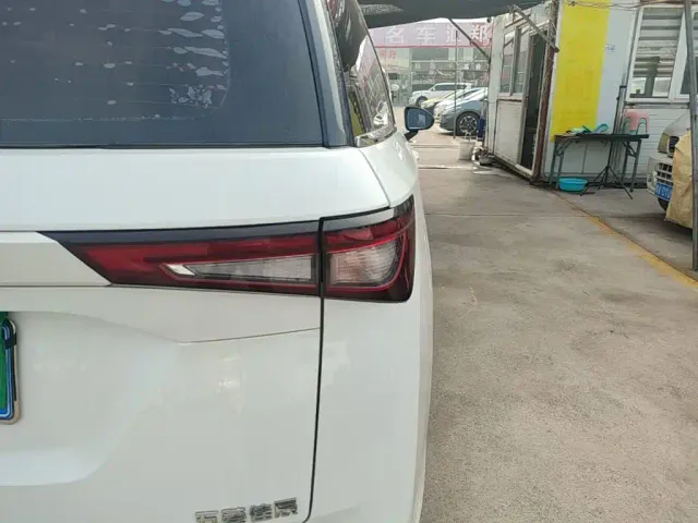 Wuling Jiachen — Фото автомобиля 7
