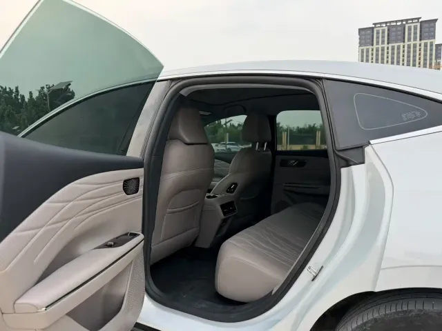 Geely Galaxy Xingyao 8 — Фото автомобиля 9