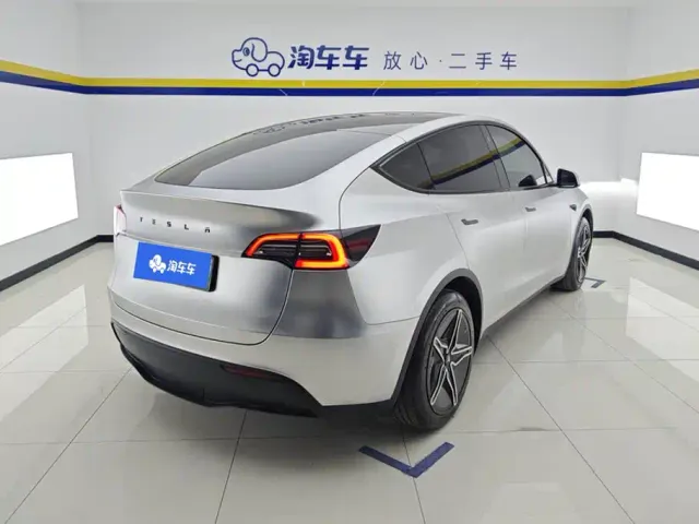 Tesla Model Y — Фото автомобиля 3