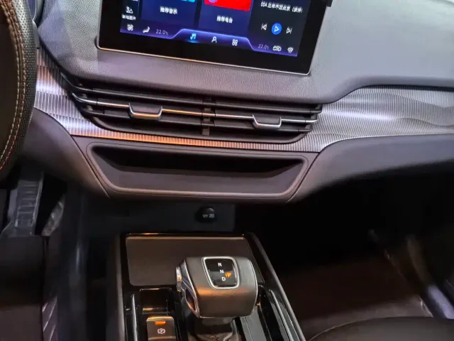 Hongqi E-QM5 — Фото автомобиля 7