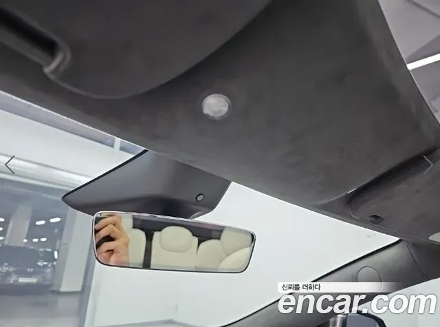 Tesla Model S — Фото автомобиля 18