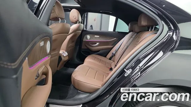 Mercedes-Benz E-Class — Фото автомобиля 8