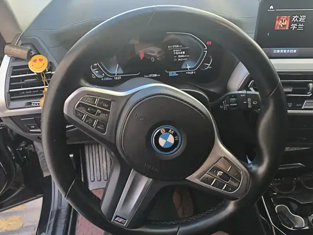 BMW iX3 — Фото автомобиля 15