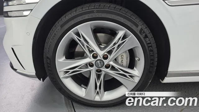 Genesis G90 Бензин 3.5 турбо AWD — Фото автомобиля 3
