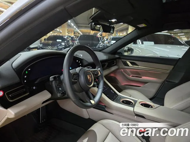 Porsche Taycan — Фото автомобиля 14