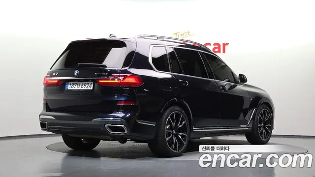 BMW X7 — Фото автомобиля 2