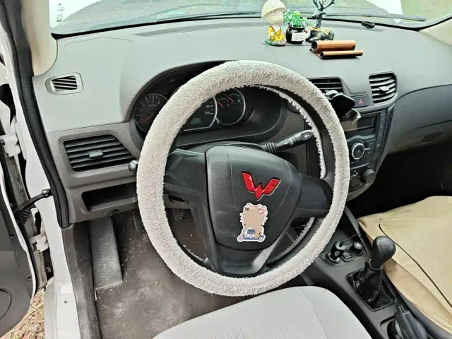 Wuling Hongguang — Фото автомобиля 11