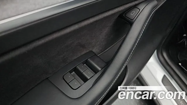 Tesla Model Y — Фото автомобиля 30