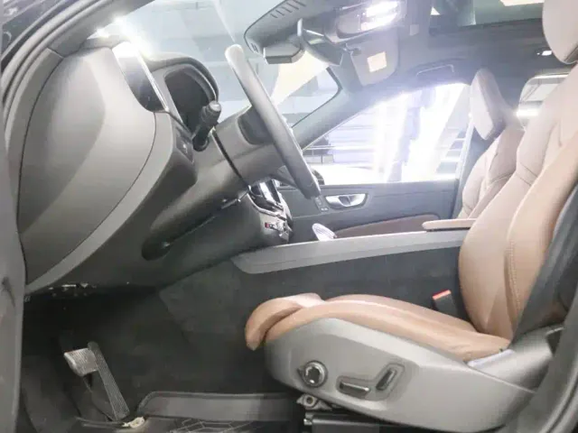 Volvo XC60 — Фото автомобиля 15