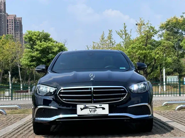 Mercedes-Benz E-Class — Фото автомобиля 3