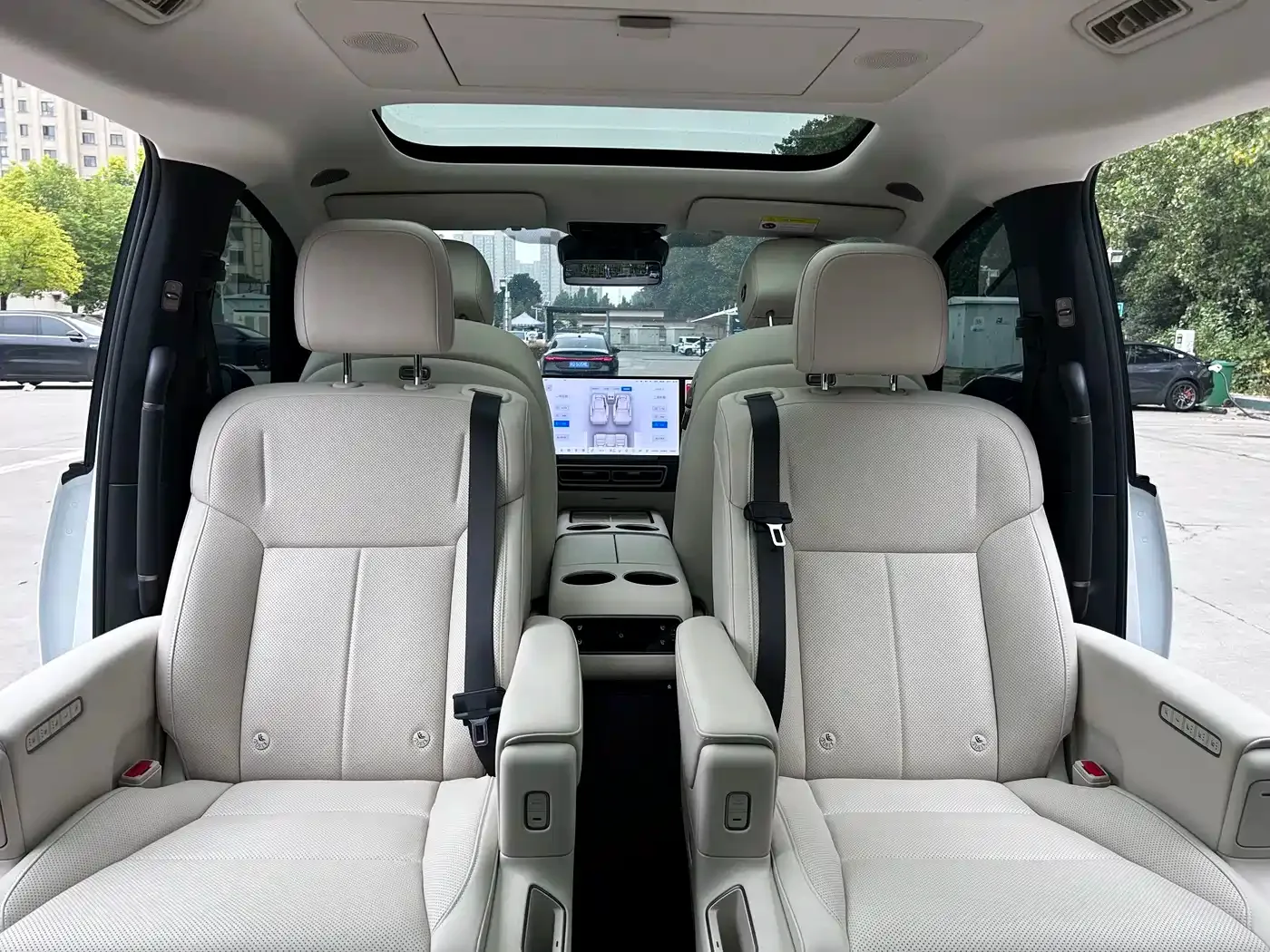 Li Auto Li Auto MEGA 2025 Model Home Family Special Edition — Фото автомобиля 16