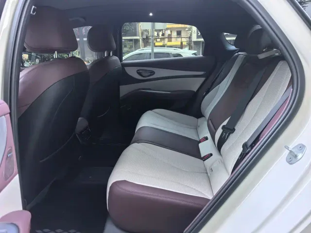 BYD Seal 07 DM-i — Фото автомобиля 8
