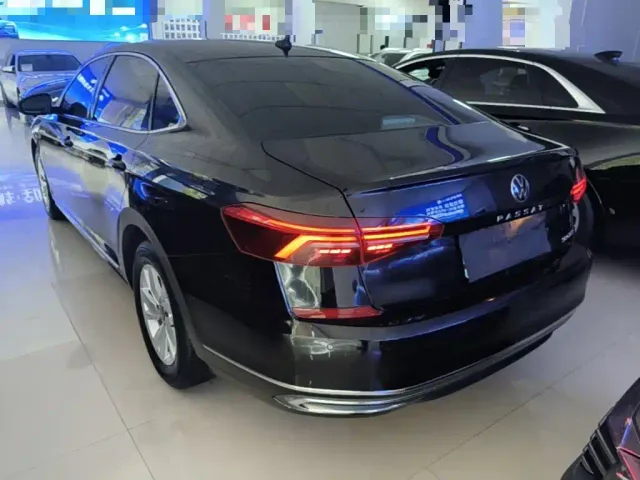 Volkswagen Passat — Фото автомобиля 4