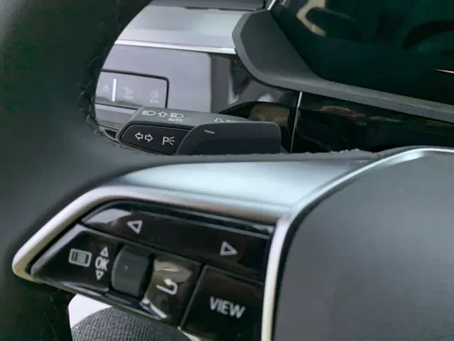 Audi e-tron — Фото автомобиля 21