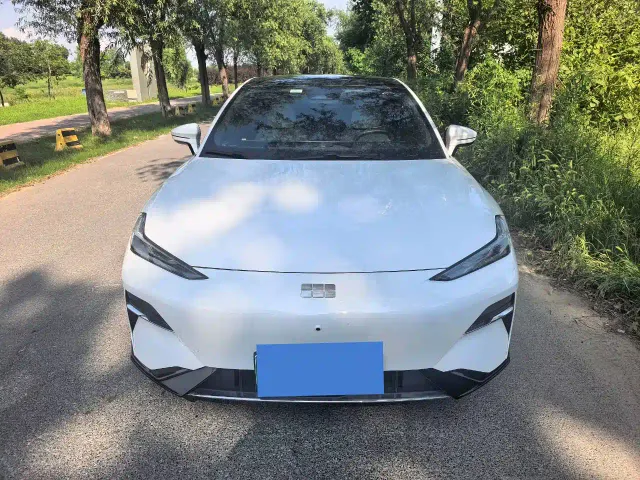 Geely Galaxy E8 — Фото автомобиля 2