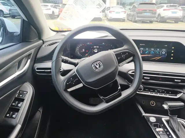 Changan Eado — Фото автомобиля 15
