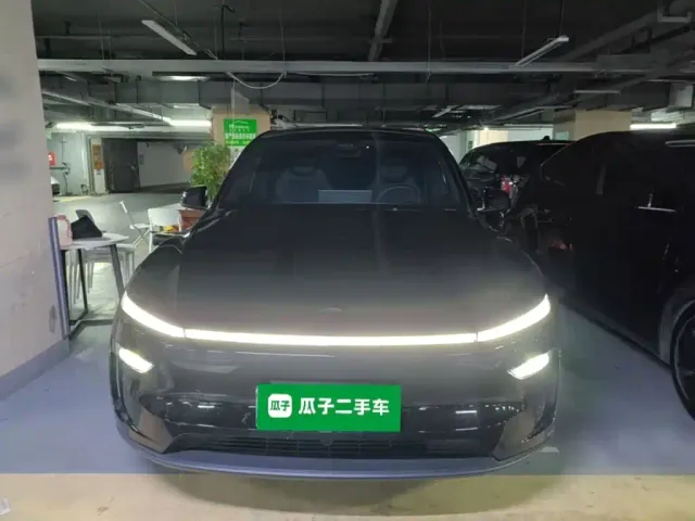 Tesla Model Y L — Фото автомобиля 2