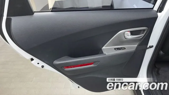 Kia Niro — Фото автомобиля 25
