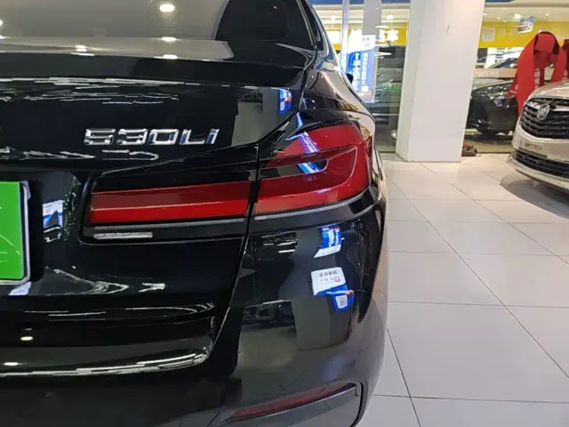BMW 5 Series — Фото автомобиля 7