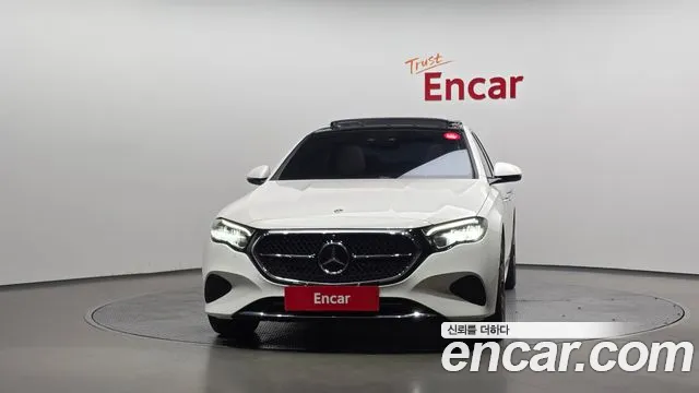 Mercedes-Benz E-Class — Фото автомобиля 3