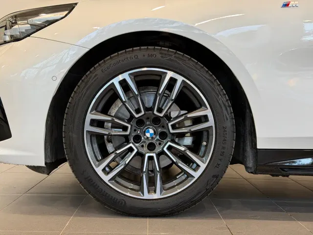 BMW 5 Series — Фото автомобиля 12