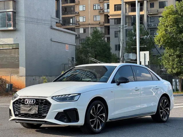 Фотография автомобиля — Audi A4L