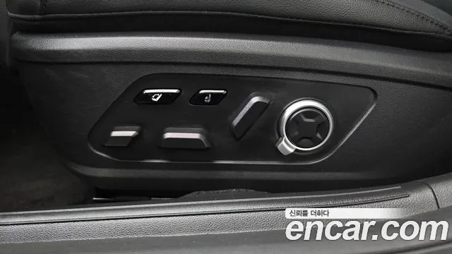 Hyundai Grandeur Grandeur (GN7) 2.5 Бензин 2WD — Фото автомобиля 28