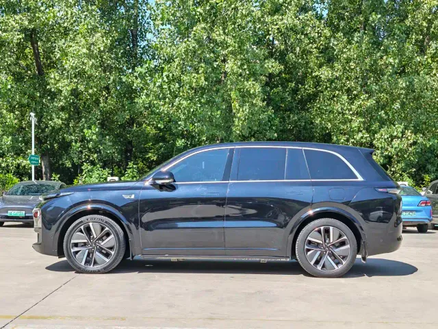 Li Auto L8 — Фото автомобиля 19