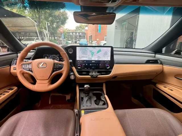 Lexus ES — Фото автомобиля 5