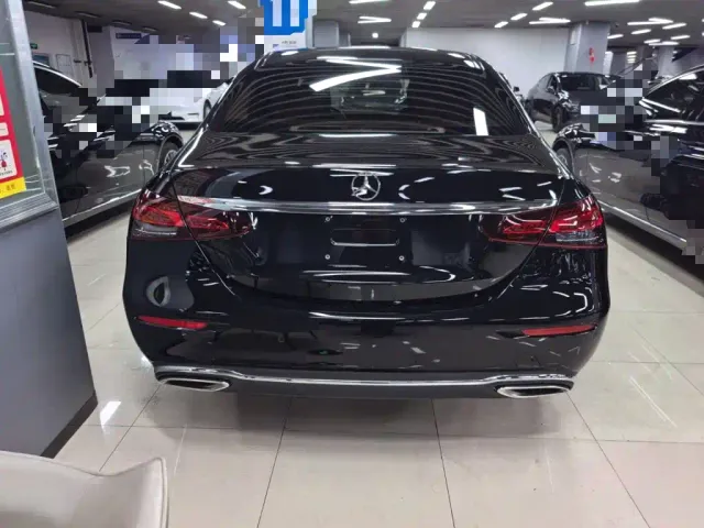 Mercedes-Benz E-Class — Фото автомобиля 5