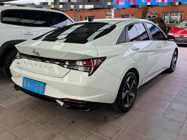 Hyundai Elantra — Фото автомобиля 6
