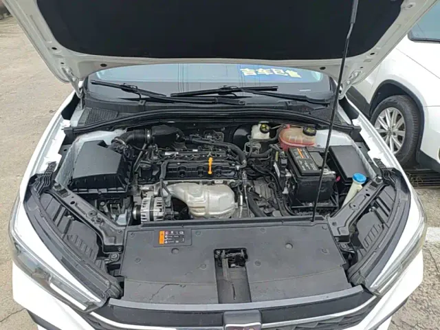 Roewe i5 — Фото автомобиля 19
