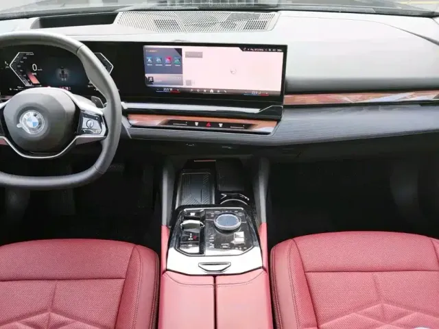 BMW 5 Series — Фото автомобиля 13