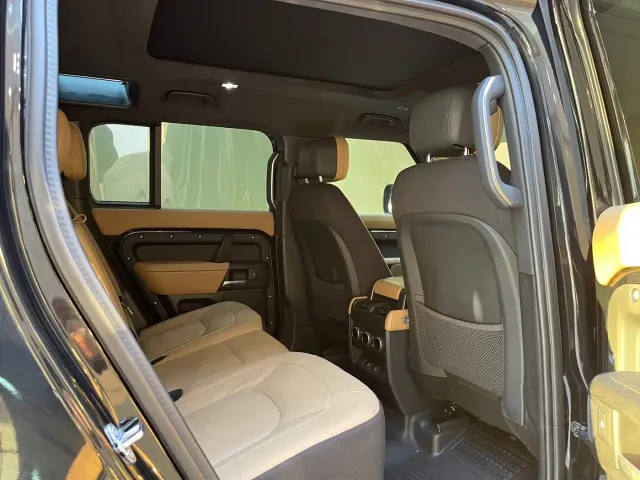 Land Rover Defender — Фото автомобиля 15