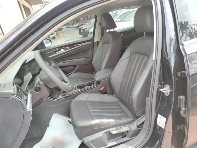 Volkswagen Passat — Фото автомобиля 14