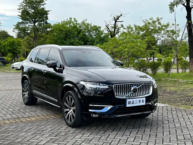 Volvo XC90 — Фото автомобиля 3