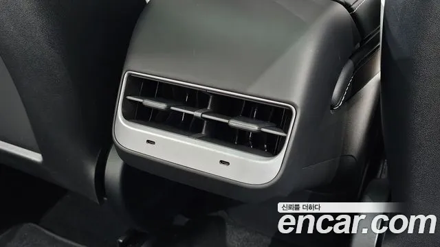 Tesla Model Y — Фото автомобиля 29