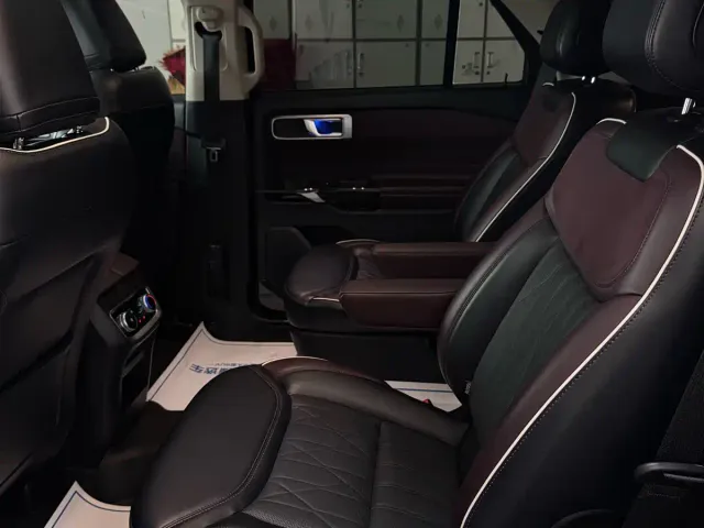 Ford Explorer — Фото автомобиля 13