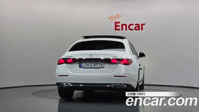 Mercedes-Benz E-Class — Фото автомобиля 4