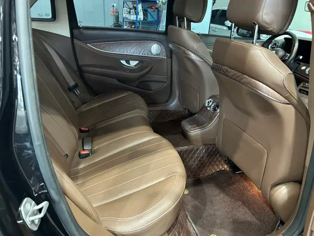 Mercedes-Benz E-Class — Фото автомобиля 15