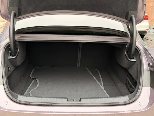 Xiaomi SU7 — Фото автомобиля 14