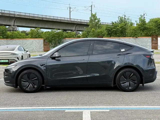 Tesla Model Y — Фото автомобиля 5