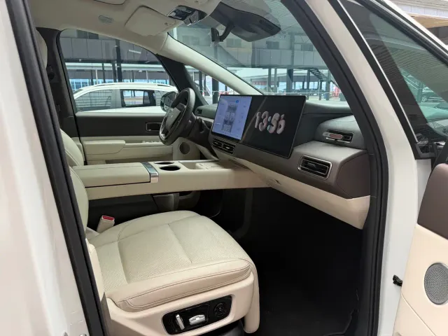 Li Auto MEGA — Фото автомобиля 10